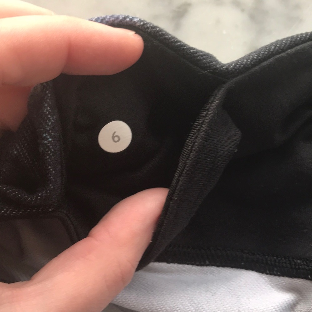 Lululemon Galaxy Wunder Under Crop EUC Sz 6 - Picture 4 of 5